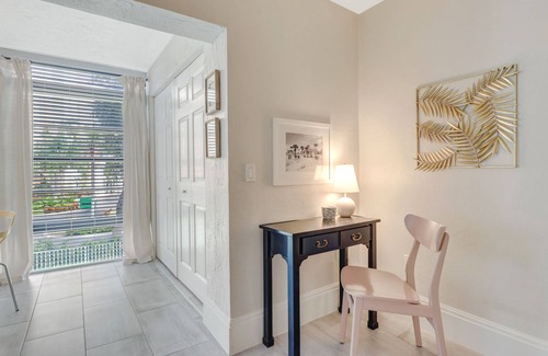 Vanderbilt Beach Condo | Couples Hideaway | Close to Everything | Short Walk to Beach
