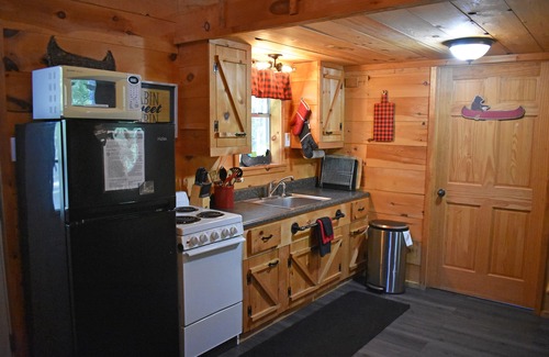 Saint Joe Cabin | Couples' Retreat at Buffalo Bender Cabin - Pet Friendly, 2 mi to Buffalo River