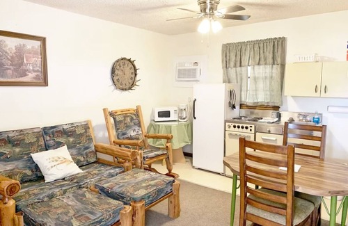 Cassville Cabin | Couples Retreat-Cabin 2