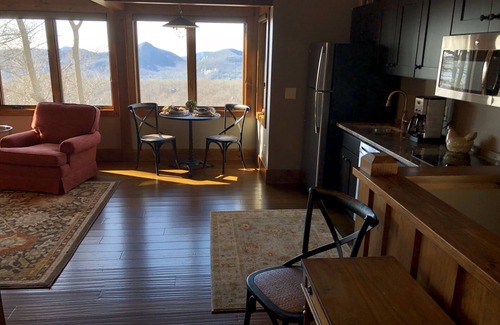 Sapphire House | Couples Retreat with breathtaking mountain views!