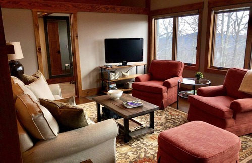 Sapphire House | Couples Retreat with breathtaking mountain views!