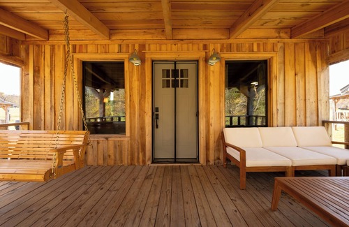Smithville Cabin | CouplesRelaxingCreeksideTinyCabin near CenterHillLake & RockIslandStatePark