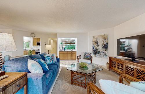 Fernandina Beach Apartment | Courtside Villa A-King Suite Side