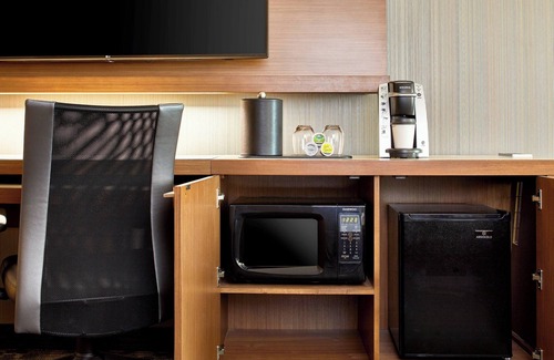 Locust Point Hotel | Courtyard by Marriott Baltimore Downtown/McHenry Row