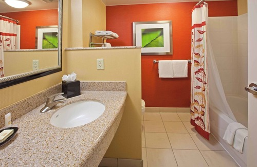 Buechel Hotel | Courtyard by Marriott Louisville Northeast