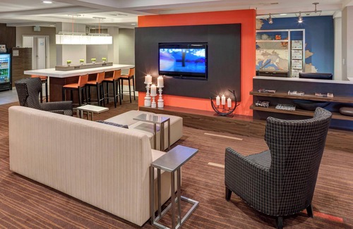 Greenwich Hotel | Courtyard by Marriott Wichita East