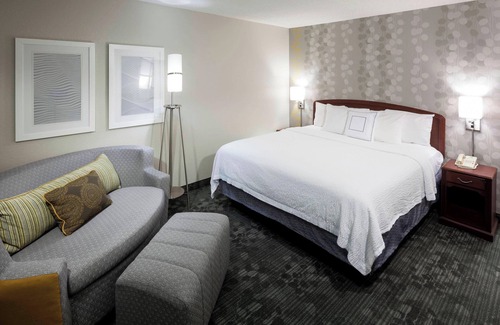 Greenwich Hotel | Courtyard by Marriott Wichita East