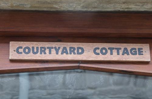 Peak District National Park House | Courtyard Cottage