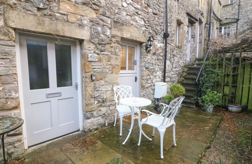 Kirkby Lonsdale Cottage | COURTYARD COTTAGE, pet friendly in Kirkby Lonsdale