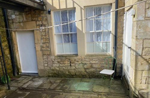 Upper Town Apartment | Courtyard