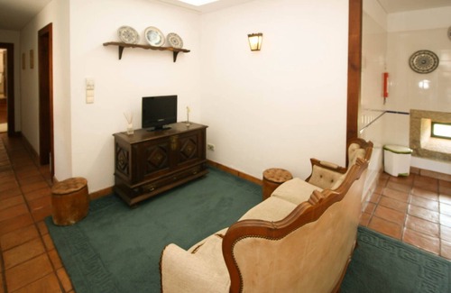 Cardielos Apartment | Courtyard House