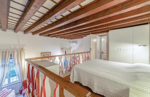 Castelgomberto Apartment | Courtyard