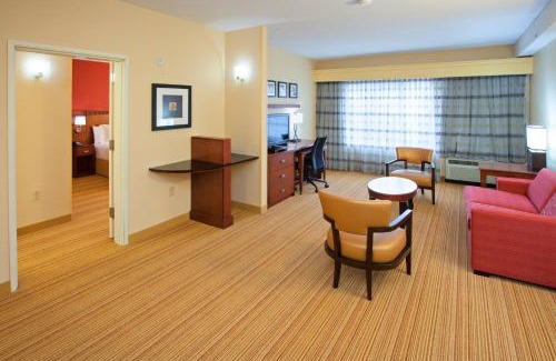 Buechel Hotel | Courtyard Louisville Northeast
