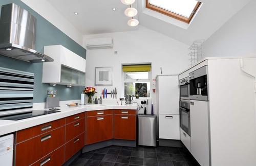 Harrogate Apartment | Courtyard Mews - 2 En-suite Super-king Bedrooms - Courtyard Garden - Harrogate