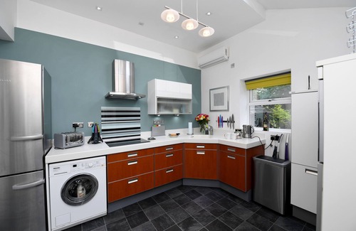 Harrogate Apartment | Courtyard Mews - 2 En-suite Super-king Bedrooms - Courtyard Garden - Harrogate