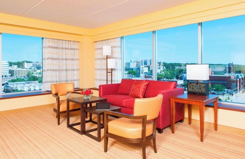 Peoria Hotel | Courtyard Peoria Downtown