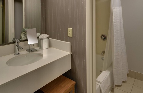 Bridgeton Hotel | Courtyard St. Louis Airport/Earth City