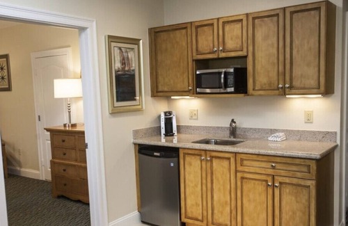 West Yarmouth Resort | Cove at Yarmouth - 1 Bedroom w/ Kitchenette