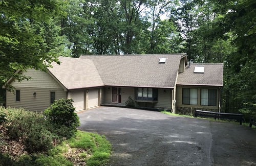 Lakeville House | Cove Point - Amazing Game Room - Pet Friendy Wallenpaupack access - Sleeps 14