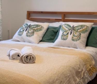 Coventry Villa | Coventry Canal House With Parking Included