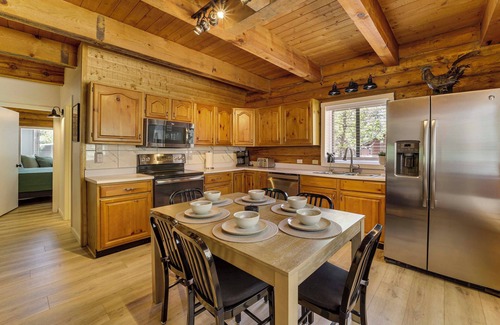 Strawberry Cabin | Covered Deck, Private Acreage: Log Cabin in Pine