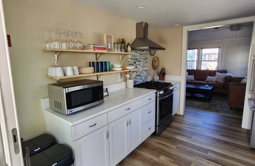 Humarock Cottage | "Coveted Cottage" 2BR Beach Cottage Humarock Beach in Marshfield/Scituate .