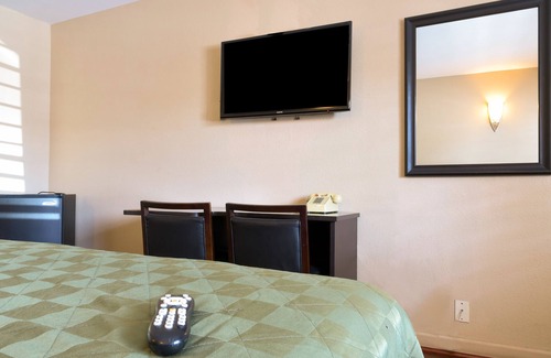 Walnut Valley Hotel | Covina Motel