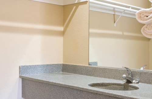 Walnut Valley Hotel | Covina Motel