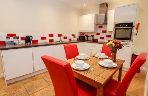 Chipping Norton House | Cow Byre