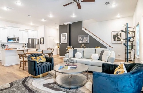 Arlington House | Cowboys Football | Easy Walk to AT&T | Luxury Stay