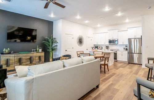 Arlington House | Cowboys Football | Easy Walk to AT&T | Luxury Stay