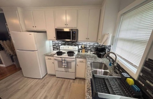 Lincolnton House | COWL - 2 Homes, Sleeps 8, Nintendo, Interactive LED Art, Big Parking, EV Charger