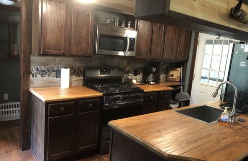 Lindale Cottage | Coyote Creek Loft Cabin with Wood Burning Stove, Firepit, Private Outdoor Area