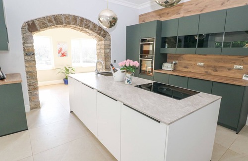 Bridgend Cottage | COYTRAHEN HOUSE, pet friendly, character holiday cottage in Tondu