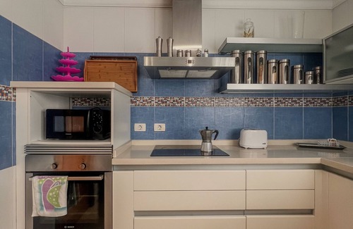 Las Palmas de Gran Canaria Apartment | Cozy Seafront Apartment in Las Canteras with Ocean Views