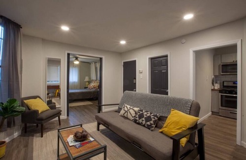 Mount Washington Apartment | Cozy 1-Bed Retreat-Steps from Pittsburgh's Incline