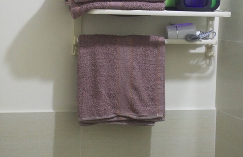 San Dionisio Apartment | Cozy 1 Bed Studio - Minutes to NAIA and MOA!