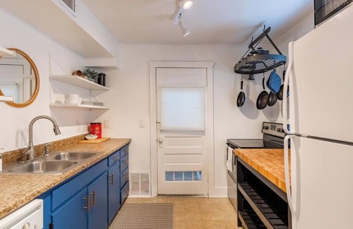 Rosedale House | Cozy 1-Bed with Gated Backyard, Near KU Med 22