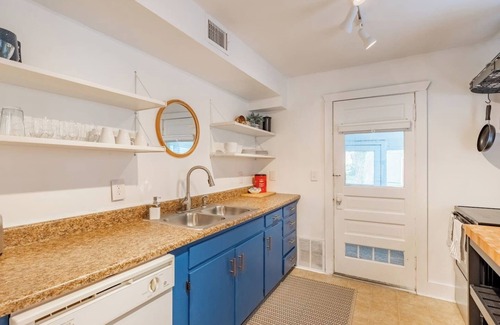 Rosedale House | Cozy 1-Bed with Gated Backyard, Near KU Med 22