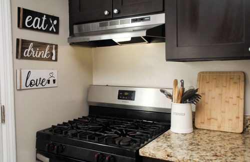 East Brunswick Apartment | Cozy 1-bedroom apartment in enjoyable East Brunswick with WiFi, FREE PARKING.