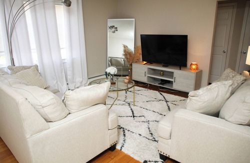 East Brunswick Apartment | Cozy 1-bedroom apartment in enjoyable East Brunswick with WiFi, FREE PARKING.