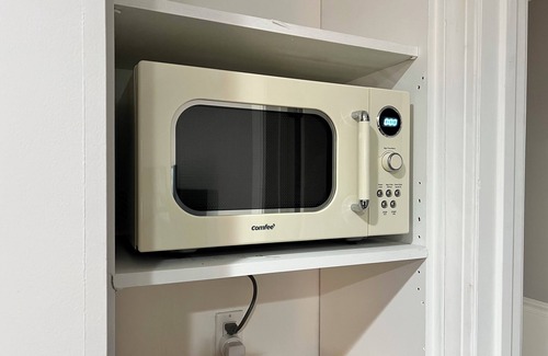 Hicksville Apartment | Cozy 1-bedroom apartment in Hicksville with WiFi, AC