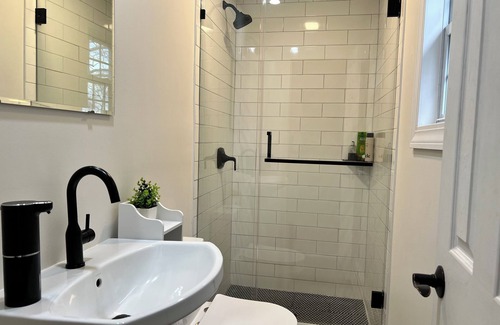 Hicksville Apartment | Cozy 1-bedroom apartment in Hicksville with WiFi, AC