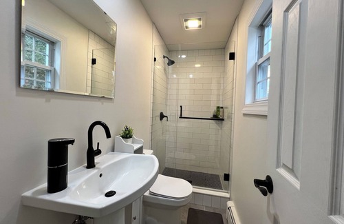 Hicksville Apartment | Cozy 1-bedroom apartment in Hicksville with WiFi, AC