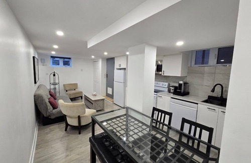 Cote-Des-Neiges—Notre-Dame-De-Grace Apartment | Cozy 1 Bedroom Apartment near Down-town Montreal