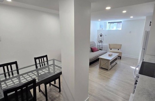 Cote-Des-Neiges—Notre-Dame-De-Grace Apartment | Cozy 1 Bedroom Apartment near Down-town Montreal