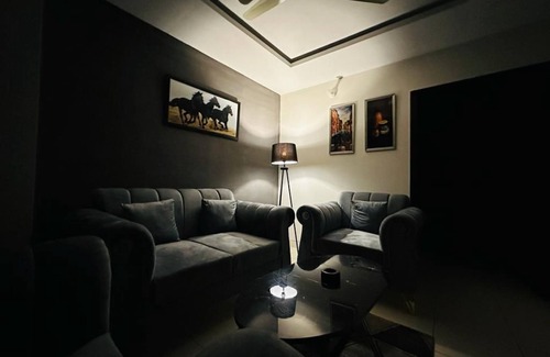 Islamabad Apartment | Cozy 1-bedroom apartment in charming Islamabad with WiFi, AC