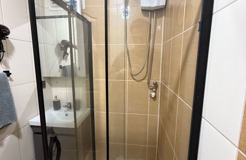 Rasimpasa Apartment | Cozy 1-bedroom apartment in wonderful Istanbul with WiFi, AC