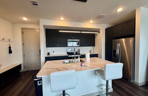 Northside Apartment | Cozy 1-bedroom apartment in Eado with stunning pool and Houston skyline views!