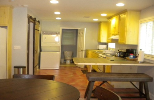Gumlog Apartment | COZY 1 BEDROOM APARTMENT ON LAKE HARTWELL WITH DOCK/300 YARDS TO TUGALOO ST PARK